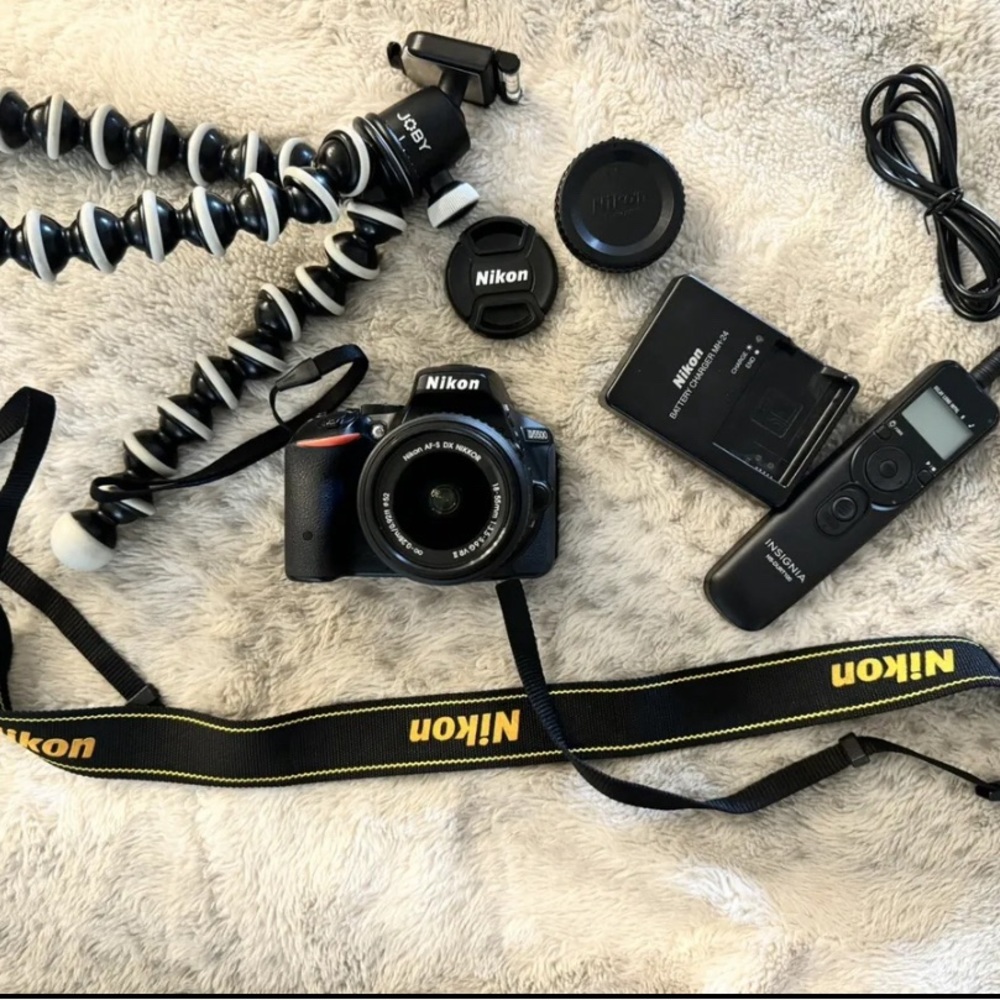 Nikon D D5500 24.2MP Digital SLR Camera - Black (Kit w/ VR II 18-55mm Lens)